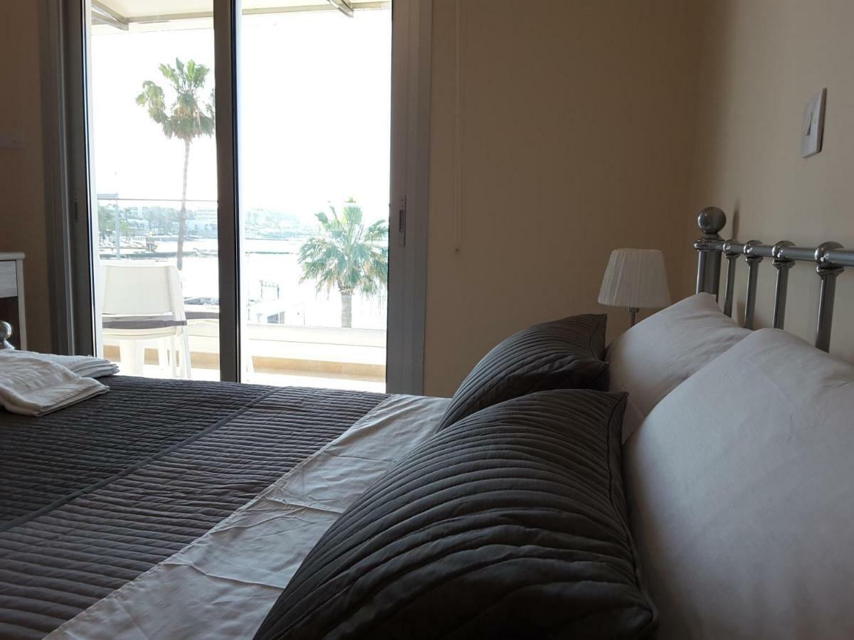 Lighthouse By The Sea Lovely 2Bdr Apartment Paphos Eksteriør bilde