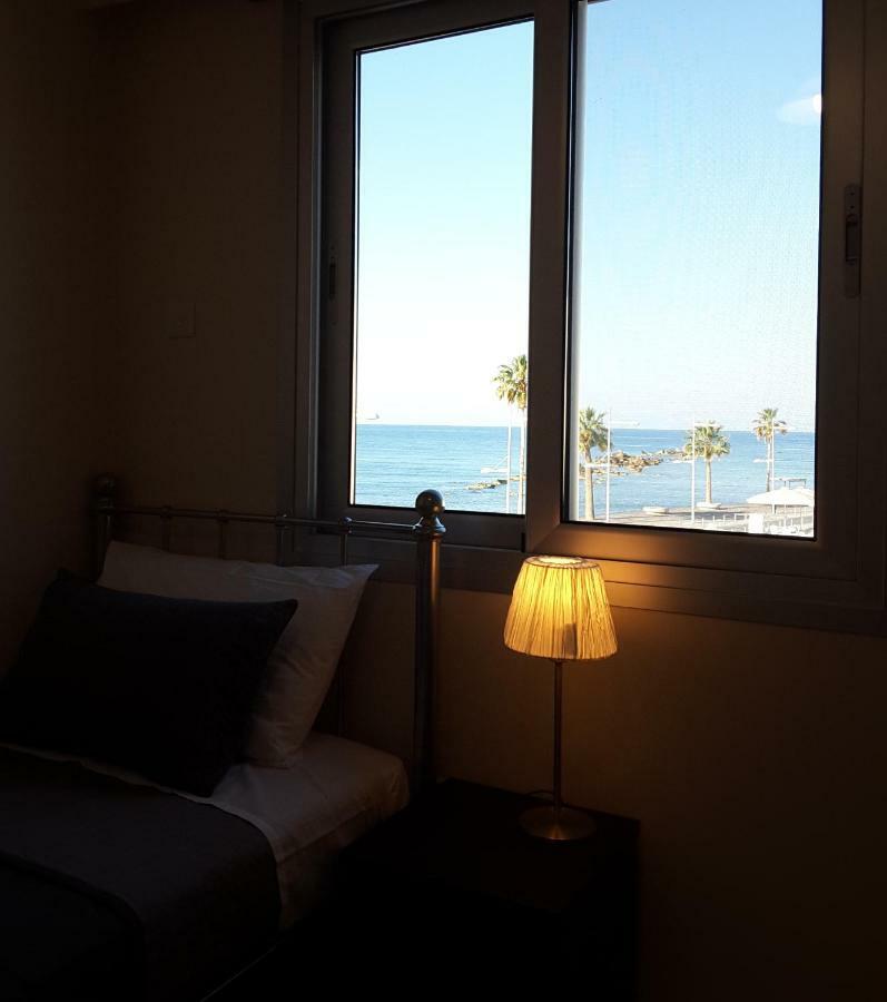 Lighthouse By The Sea Lovely 2Bdr Apartment Paphos Eksteriør bilde